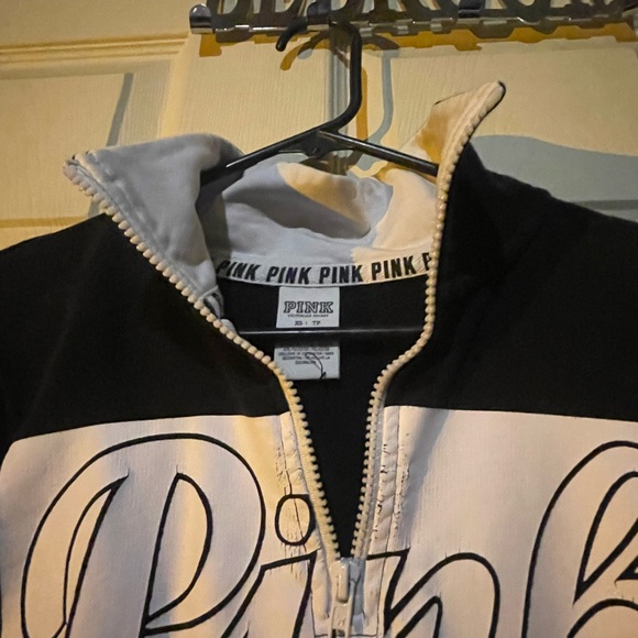 Pink vs half zip sweater - Picture 8 of 9